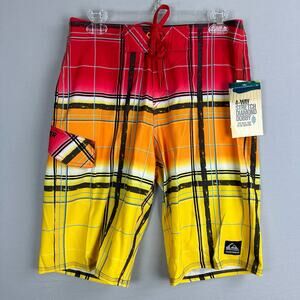 Quiksilver Men’s 30 Cypher Wonderland Board Shorts Stretch Cargo Plaid